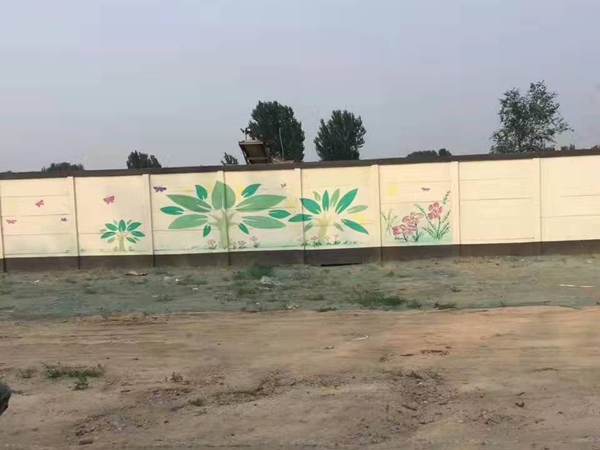 某村经过彩绘的水泥围墙